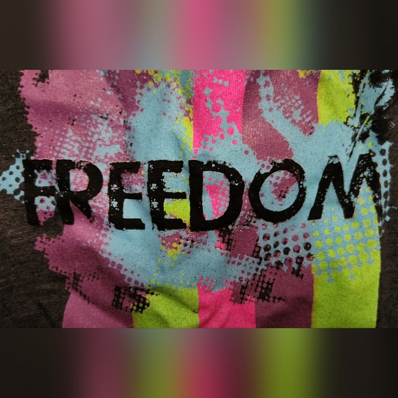 🐞3/33🐞  Me to We tee - Picture 4 of 8